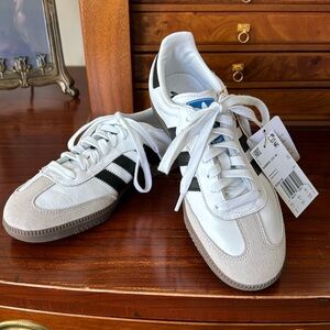 Brand new. Purchased wrong color